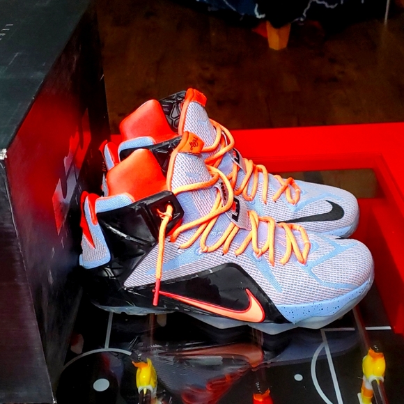 Lebron Xll - Picture 3 of 7